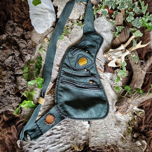 Leather bag in green